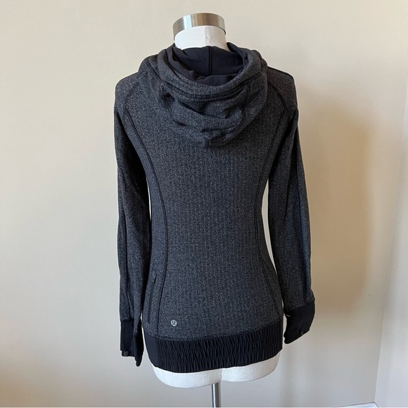 Lululemon Think Fast Hoodie Heathered Herringbone Black/Gray 26110 - Picture 9 of 14